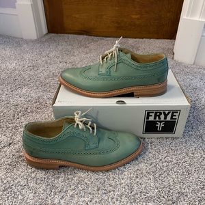 EUC Women’s Frye Wingtip Oxford turquoise size 10